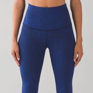 Lululemon Wunder Under Crop, Jacquard Sapphire Blue Black, Size 10, 22” inseam